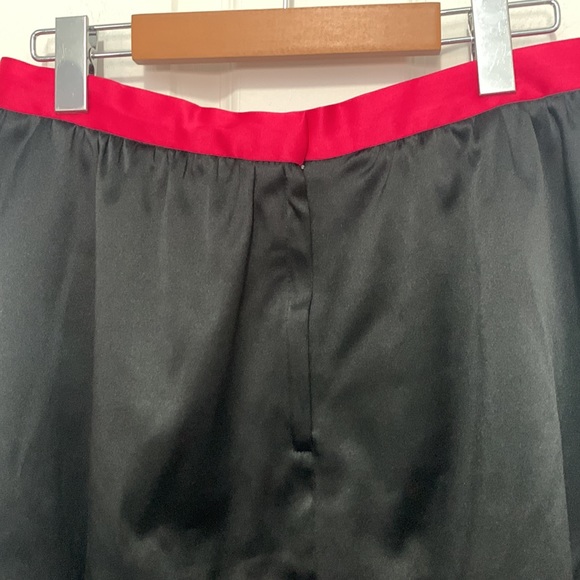 H&M satin skirt. - Picture 3 of 6